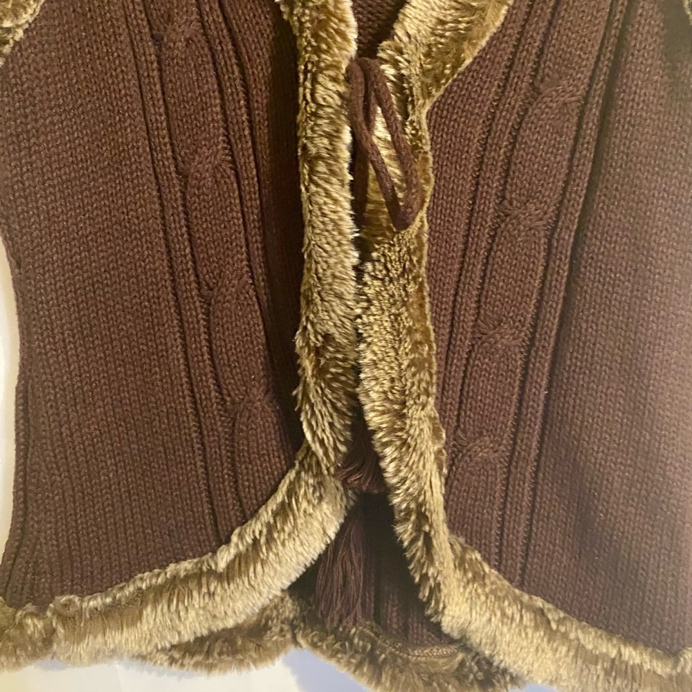 Women’s New Directions Brown Sweater Vest with Faux Fur Trim Size L - Picture 5 of 8